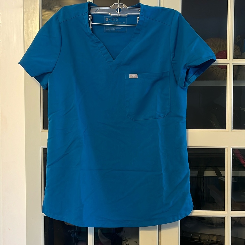 FIGS CATARINA SCRUB TOP